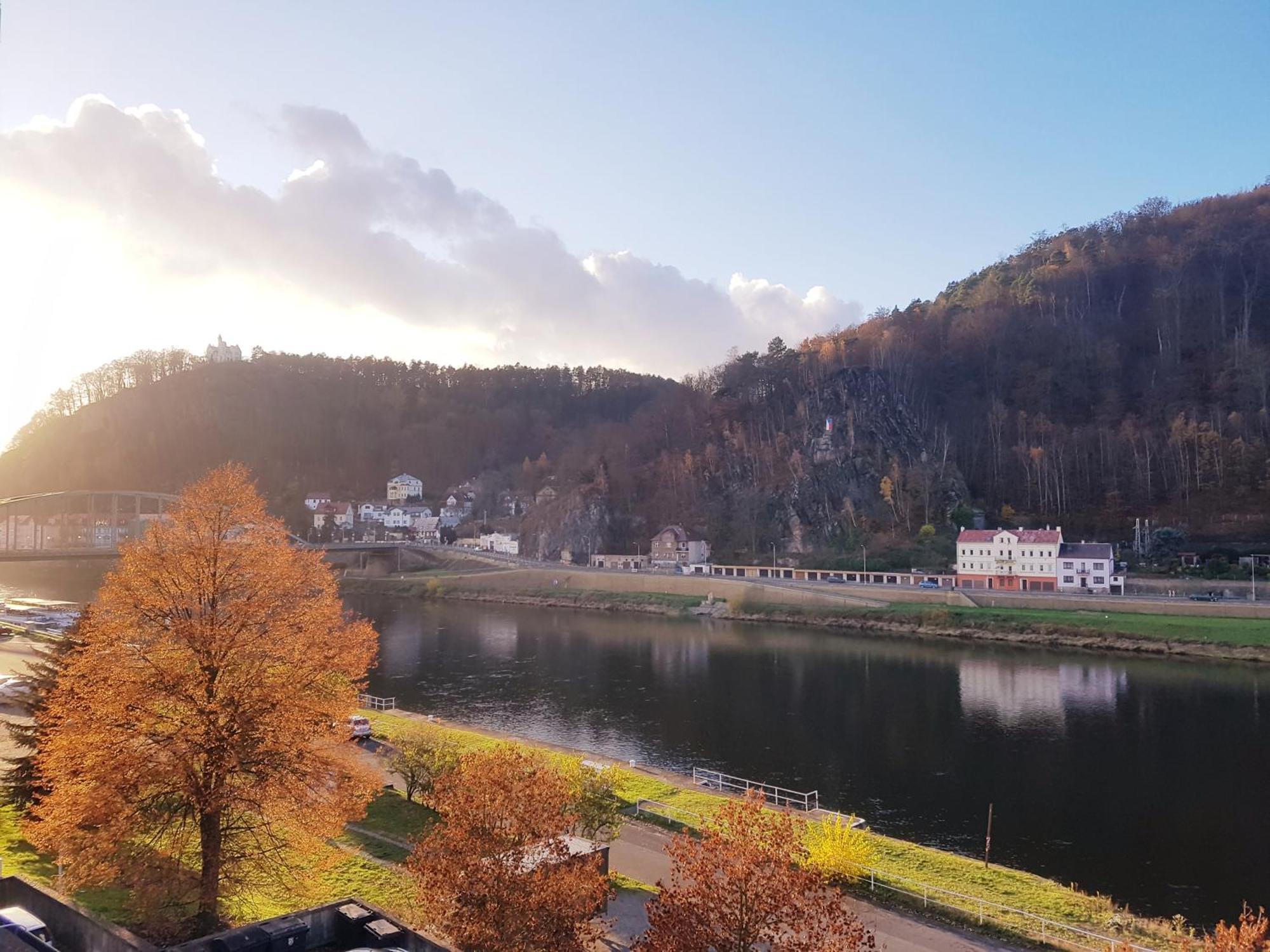 Útulný apartmán v centru, s krásným výhledem Decin Esterno foto